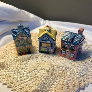 Vintage Charming Avon Ceramic salt and pepper shakers